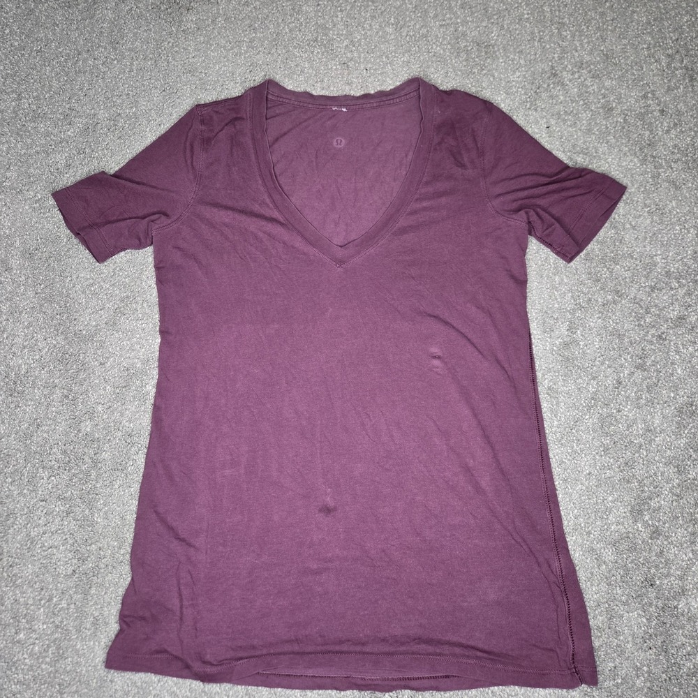 Lululemon T‎ Shirt Pink V Neck Probably Size 6?